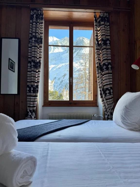 Chambre vue montagne en hiver — Grand Hôtel & Kurhaus Arolla
