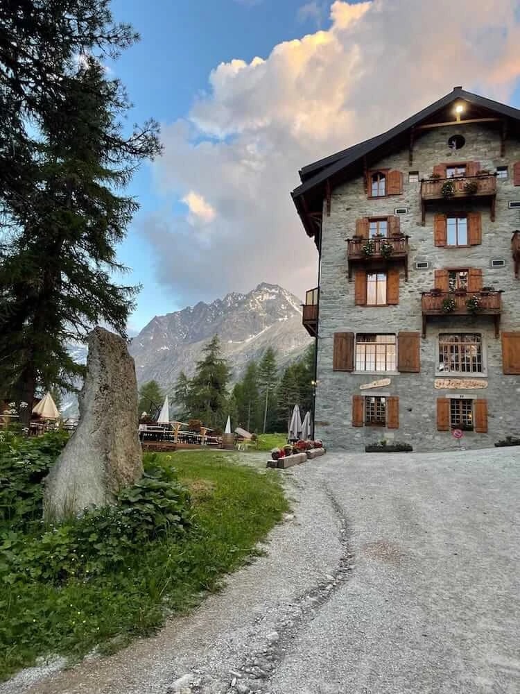 Arrivée au Grand Hôtel Kurhaus — Chemin de la Forêt, Arolla